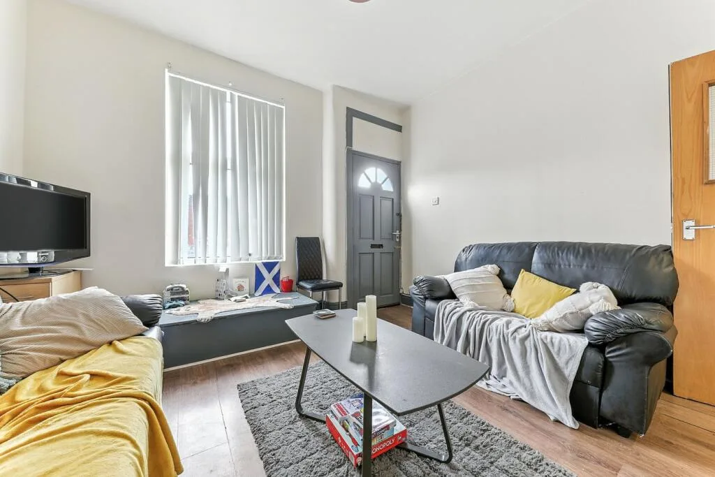 5 bedroom terraced house for rent