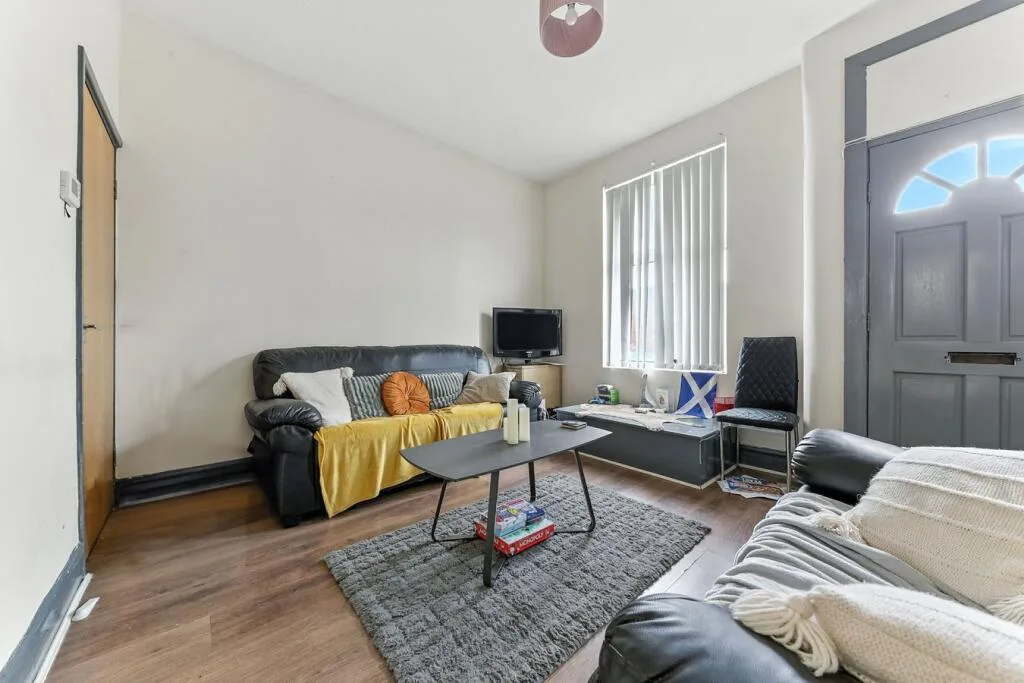 5 bedroom terraced house for rent