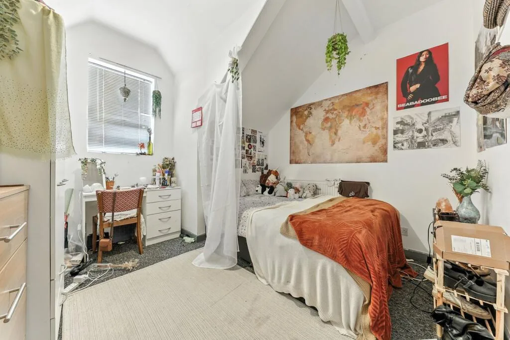 5 bedroom terraced house for rent