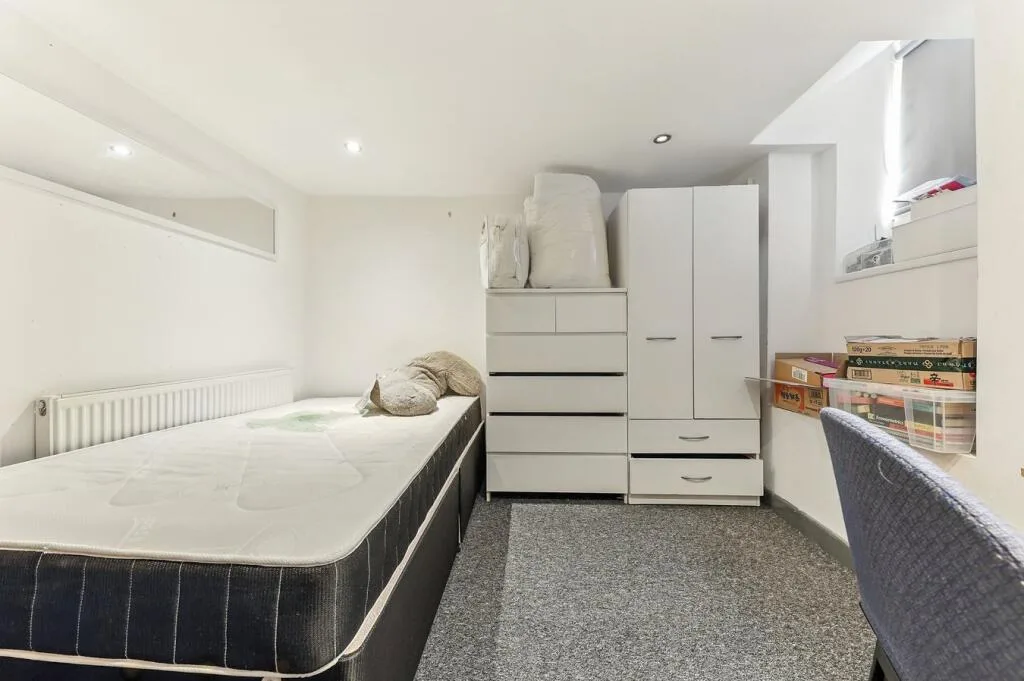 5 bedroom terraced house for rent