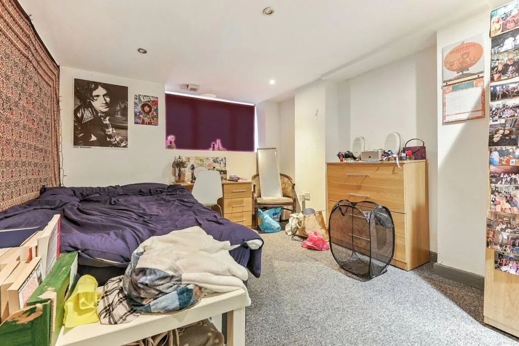 5 bedroom terraced house for rent
