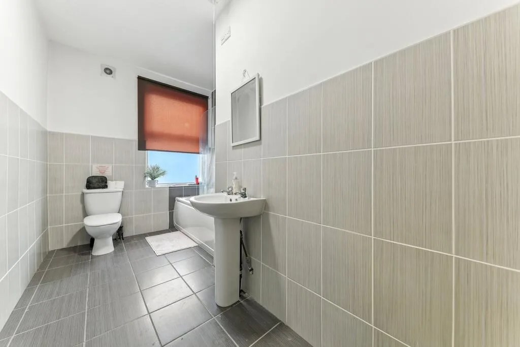 5 bedroom terraced house for rent