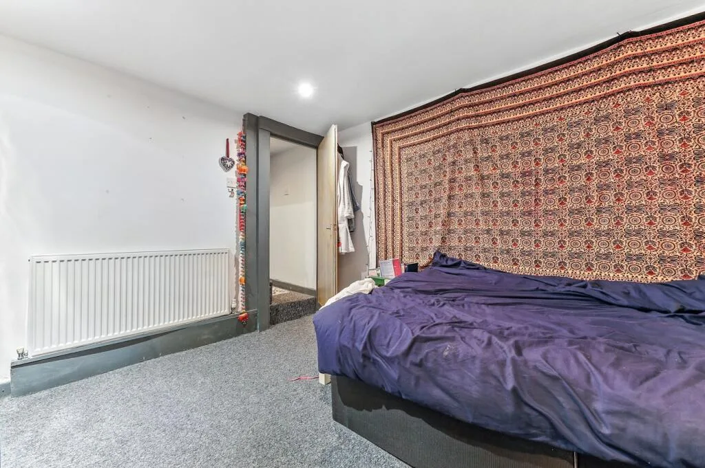 5 bedroom terraced house for rent