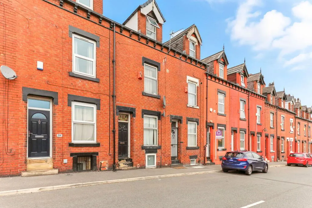 5 bedroom terraced house for rent