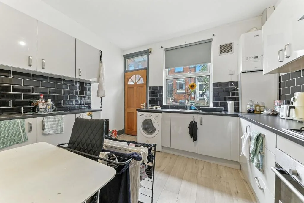 5 bedroom terraced house for rent