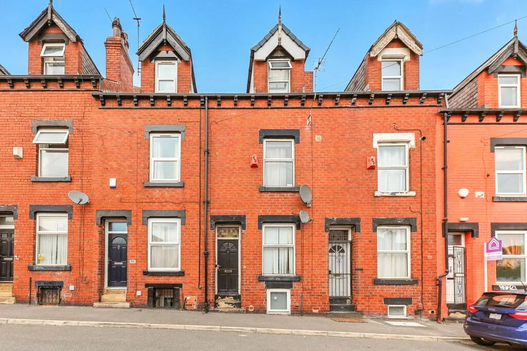 5 bedroom terraced house for rent