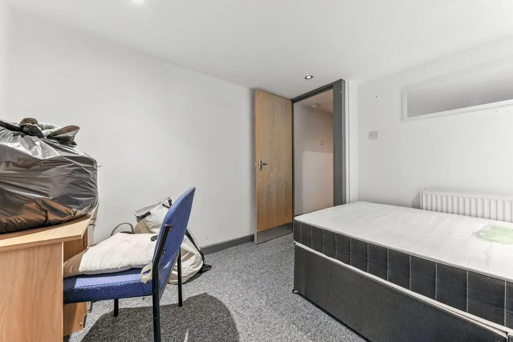5 bedroom terraced house for rent
