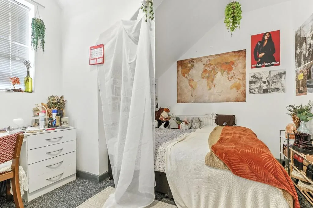 5 bedroom terraced house for rent