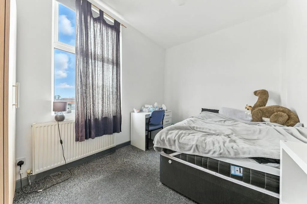 5 bedroom terraced house for rent
