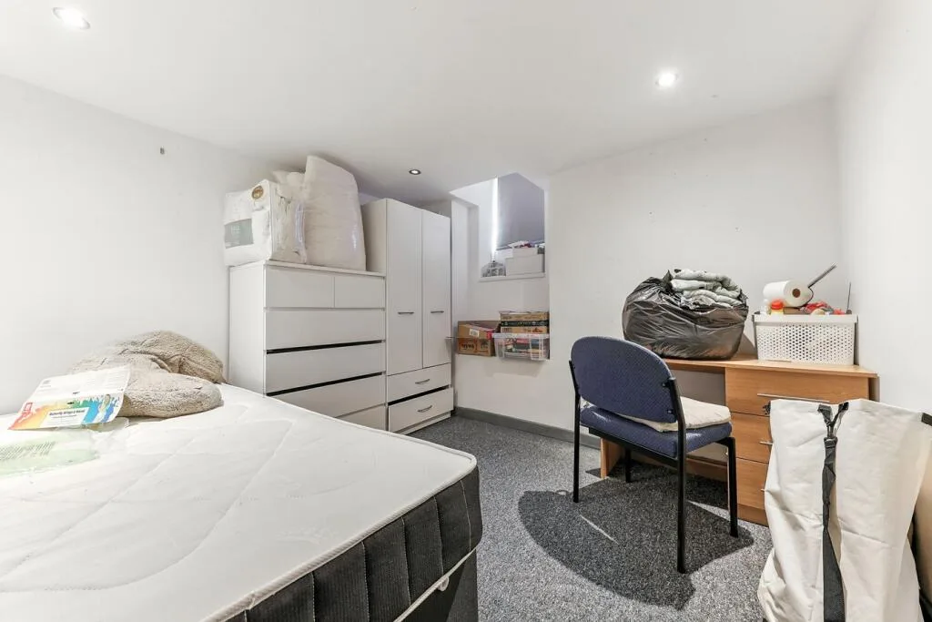 5 bedroom terraced house for rent