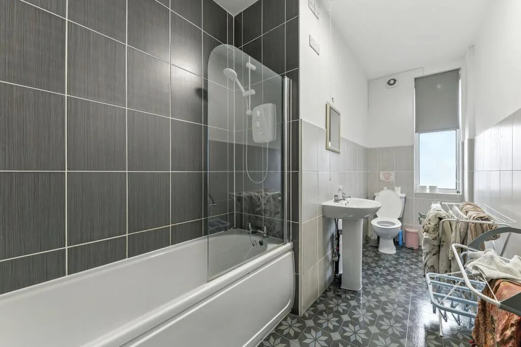 5 bedroom terraced house for rent