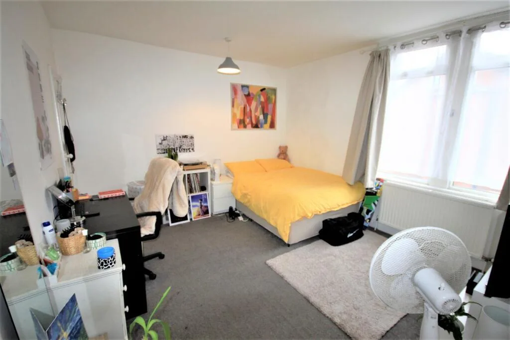 5 bedroom terraced house for rent