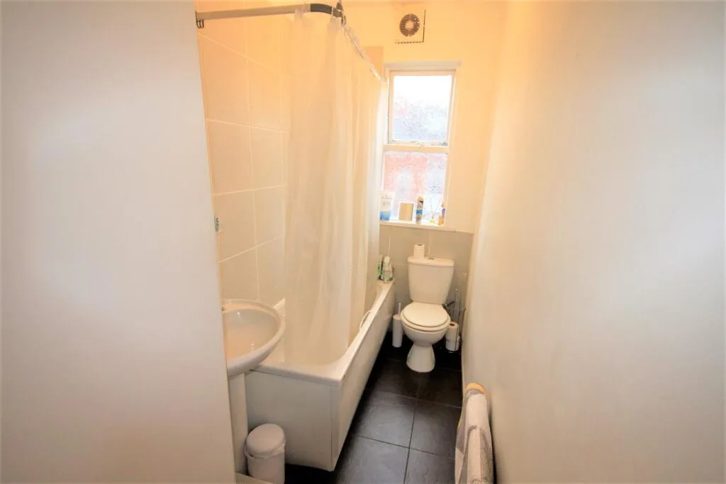5 bedroom terraced house for rent