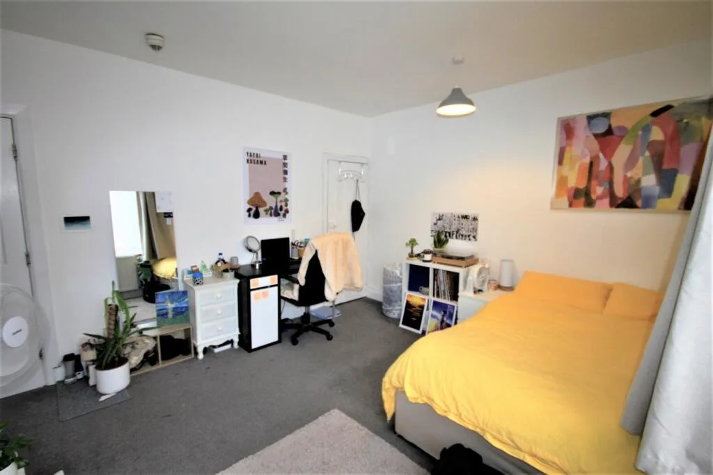 5 bedroom terraced house for rent