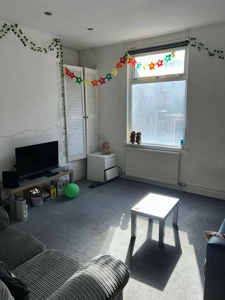 5 bedroom terraced house for rent