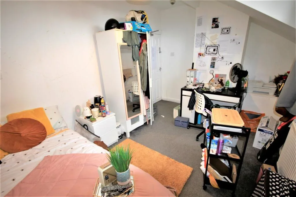 5 bedroom terraced house for rent
