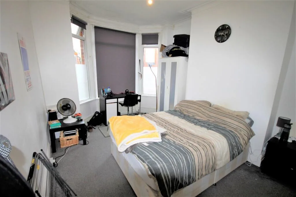 5 bedroom terraced house for rent