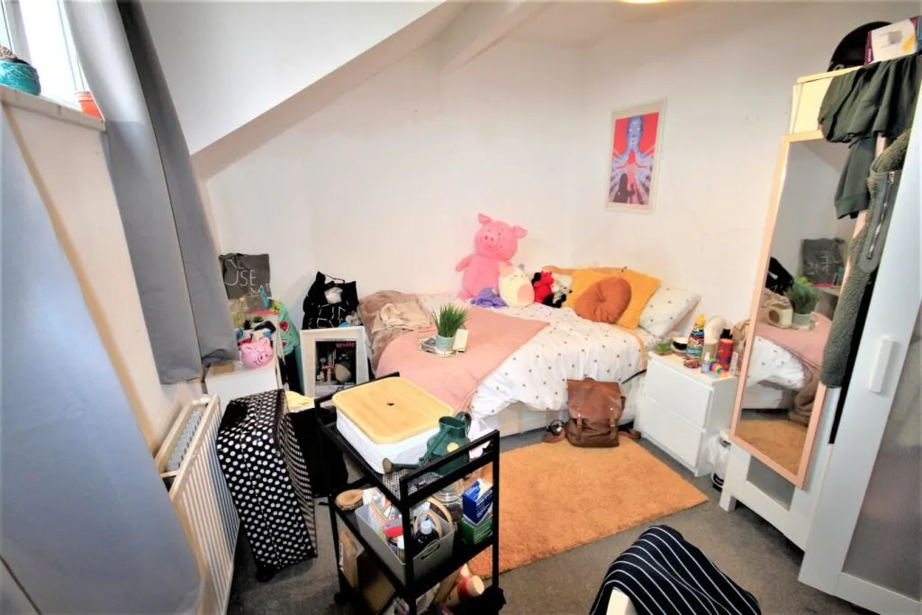 5 bedroom terraced house for rent