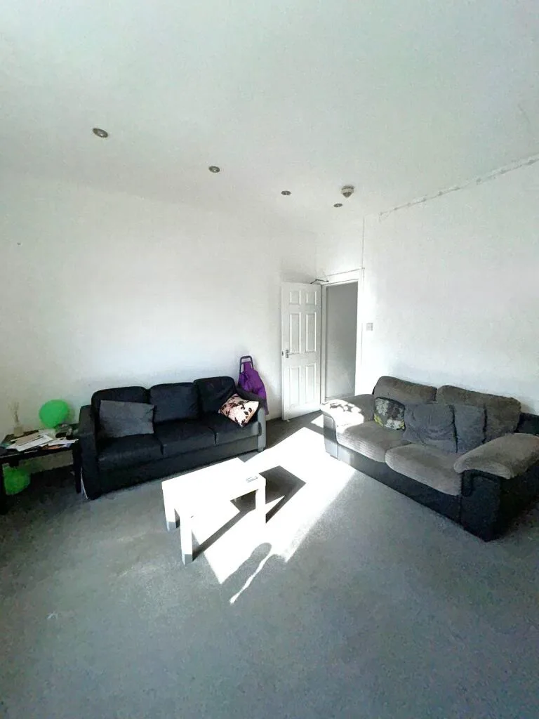 5 bedroom terraced house for rent