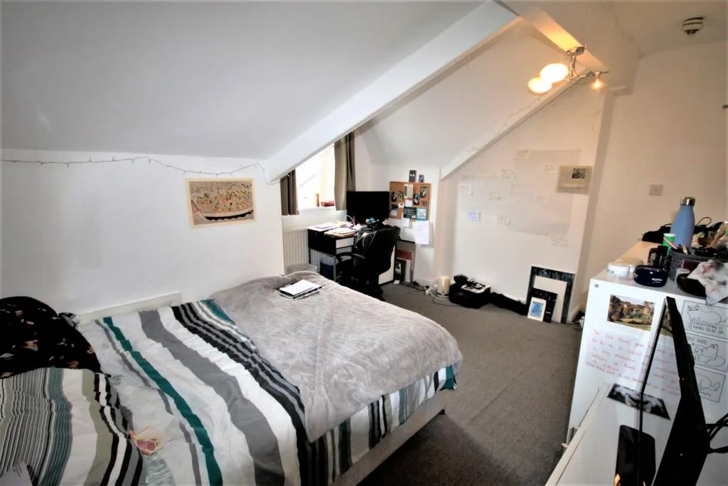 5 bedroom terraced house for rent