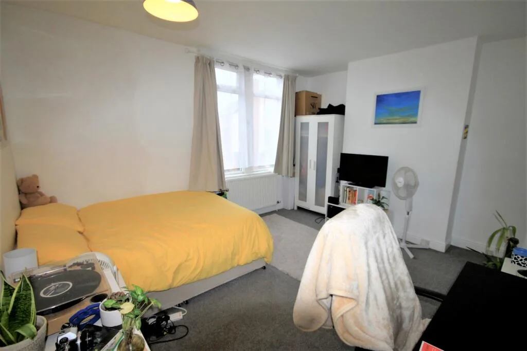 5 bedroom terraced house for rent