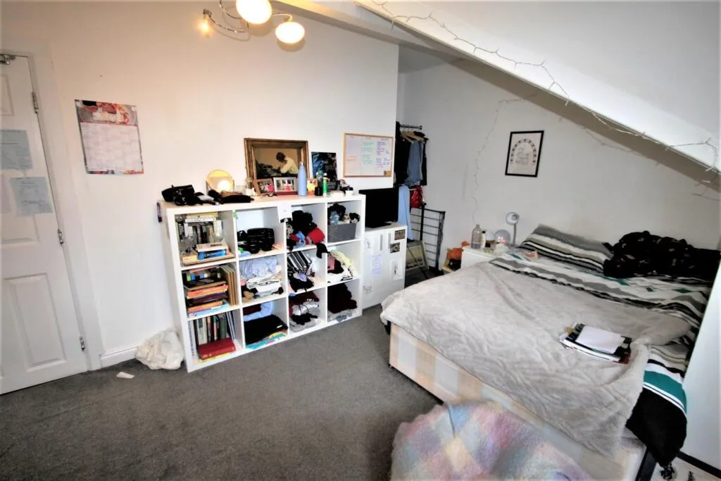 5 bedroom terraced house for rent