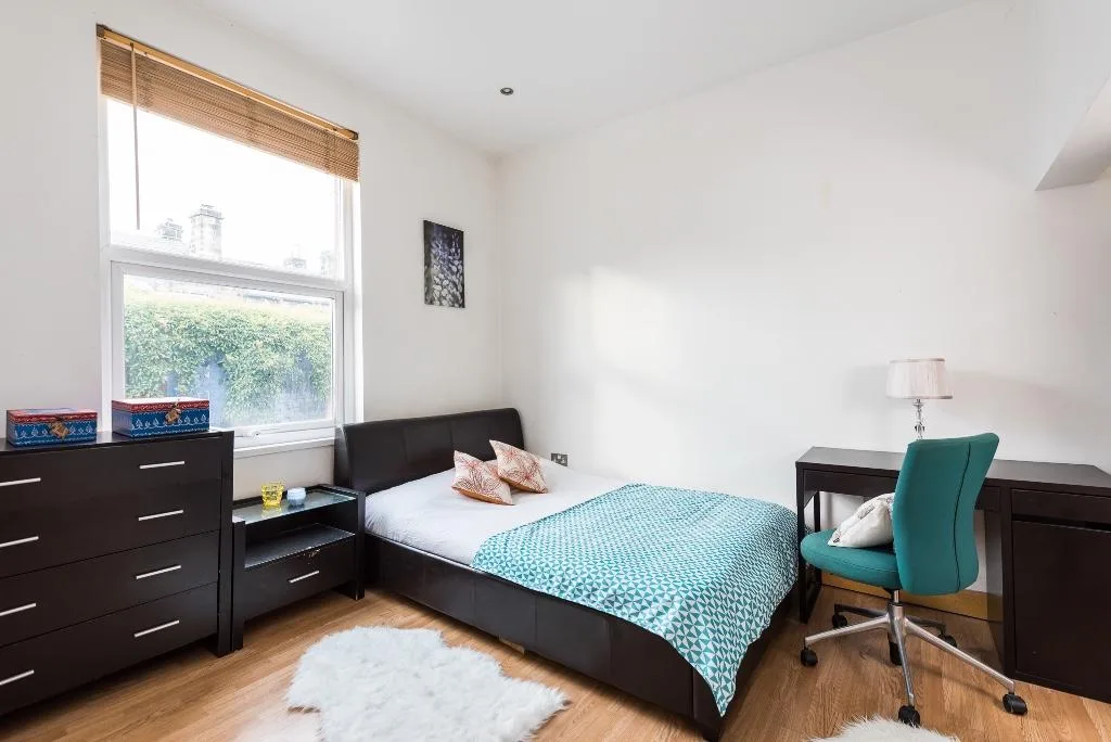 4 bedroom end of terrace house for rent