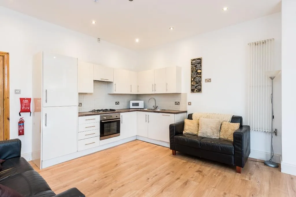 4 bedroom end of terrace house for rent