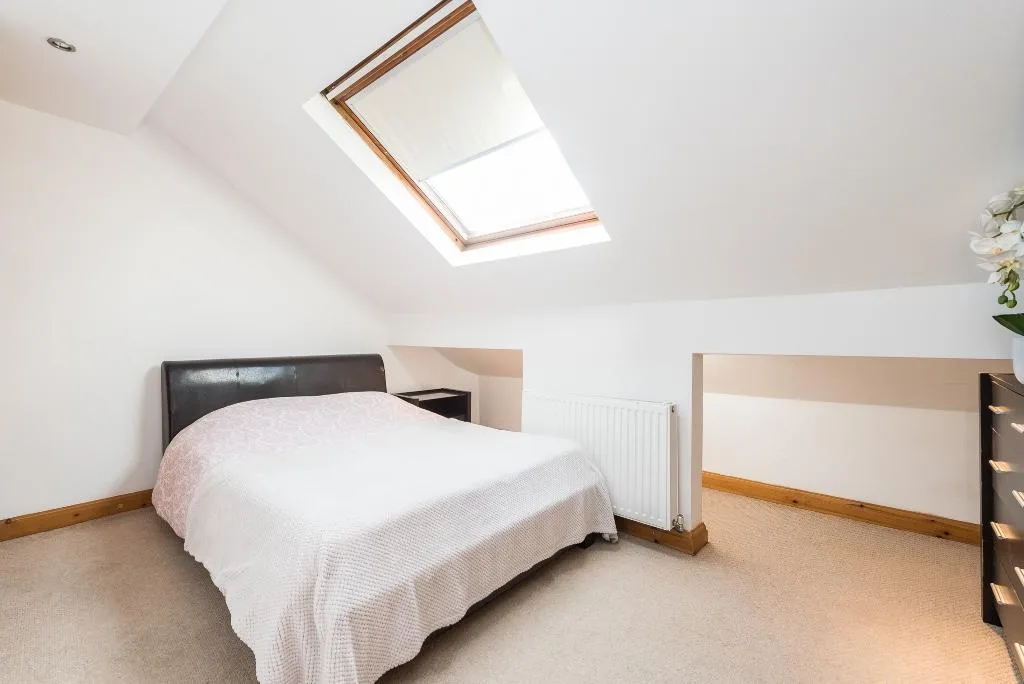 4 bedroom end of terrace house for rent