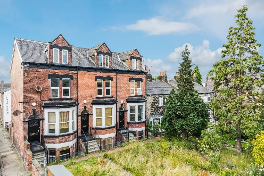 4 bedroom end of terrace house for rent