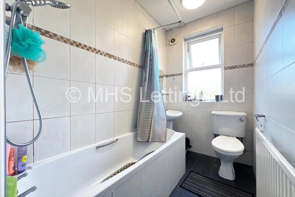 5 bedroom terraced house for rent