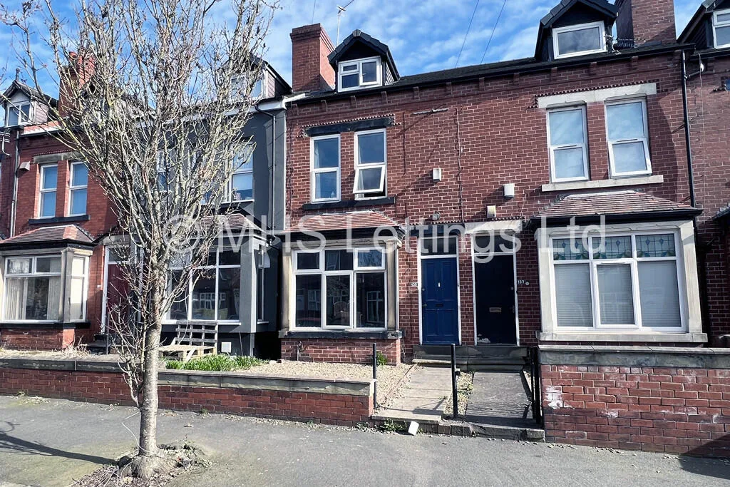 5 bedroom terraced house for rent