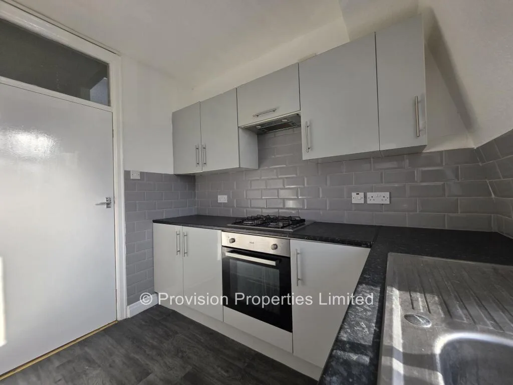 5 bedroom semi-detached house for rent