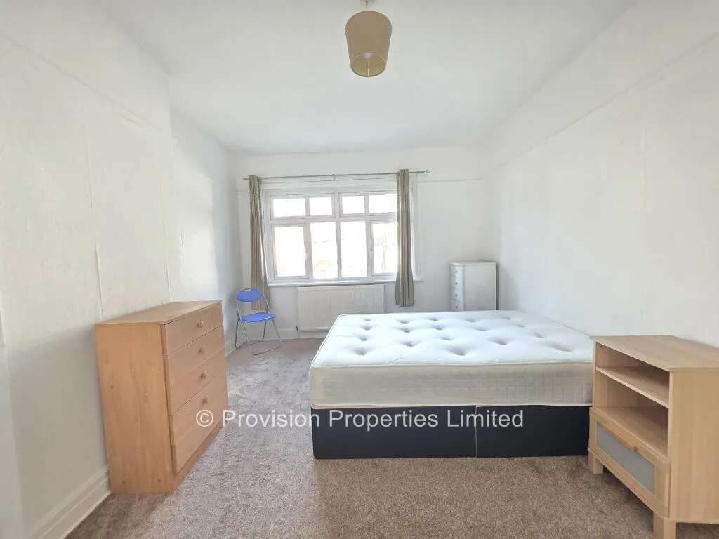 5 bedroom semi-detached house for rent