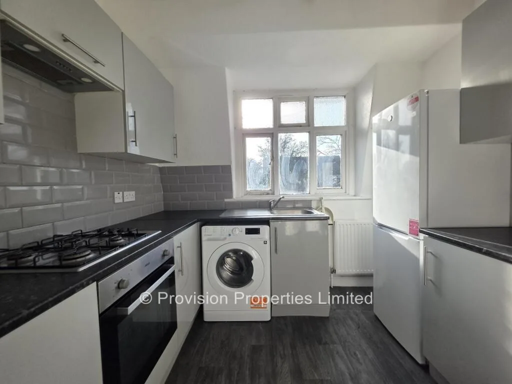 5 bedroom semi-detached house for rent