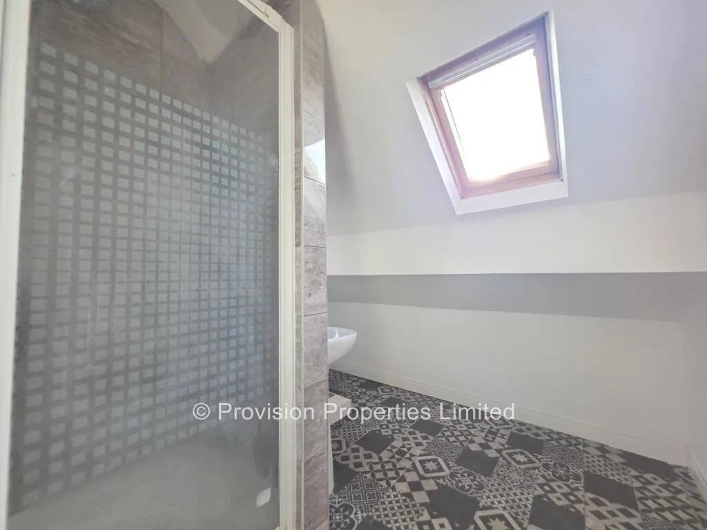 5 bedroom semi-detached house for rent