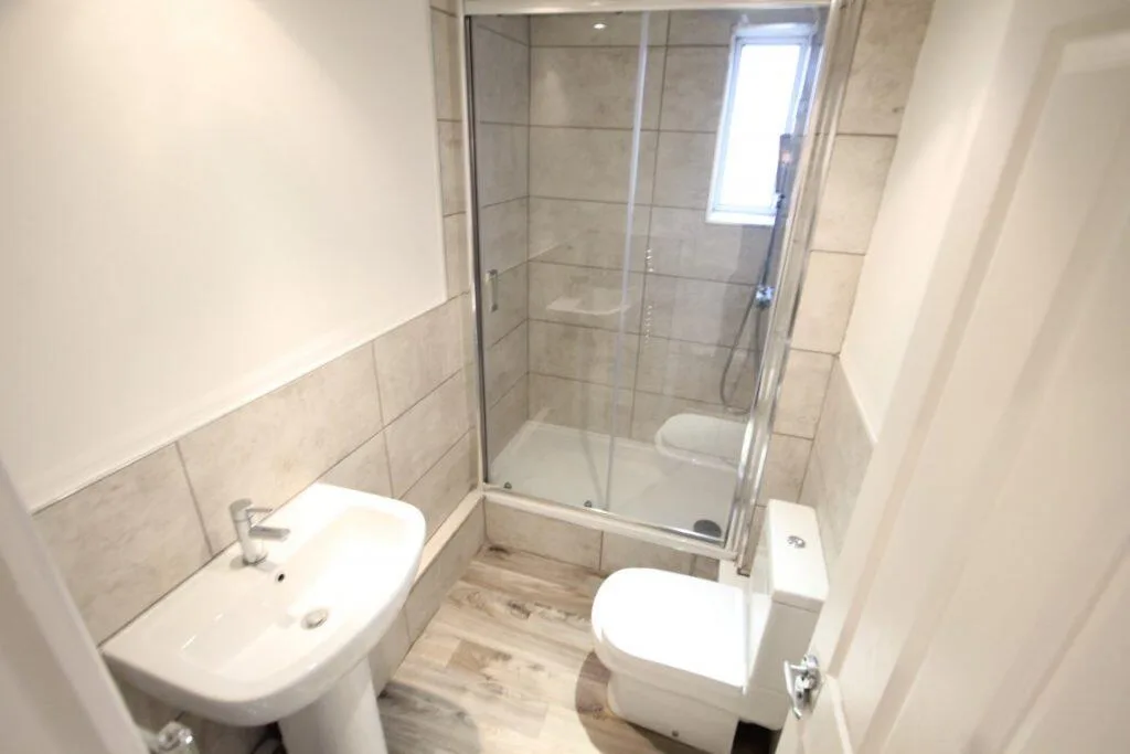 5 bedroom terraced house for rent