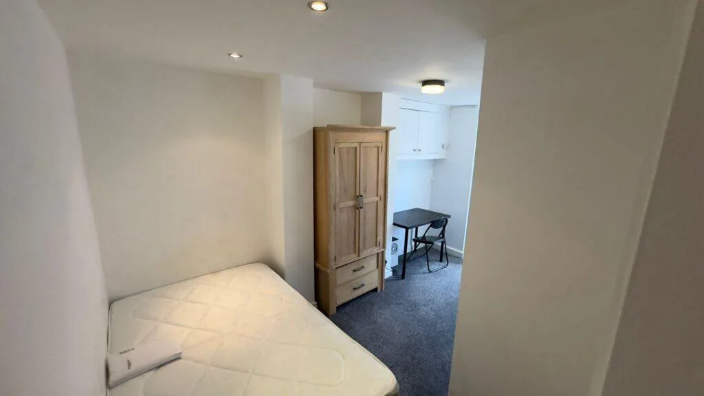 5 bedroom terraced house for rent