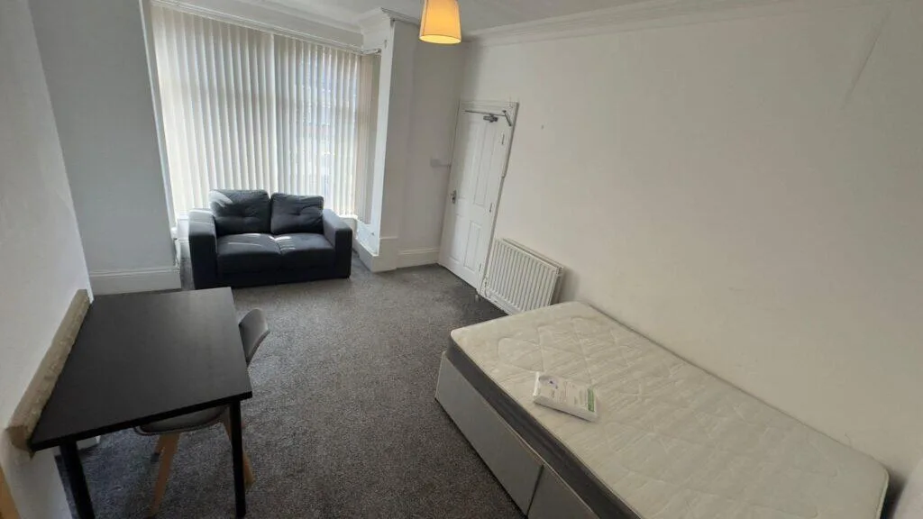5 bedroom terraced house for rent