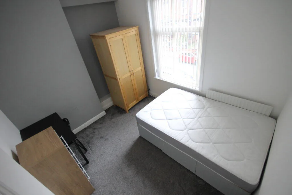 5 bedroom terraced house for rent