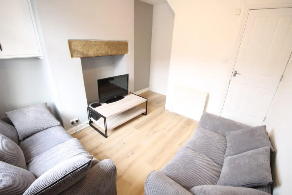 5 bedroom terraced house for rent