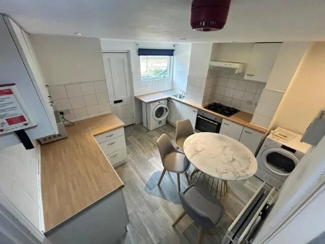 5 bedroom terraced house for rent