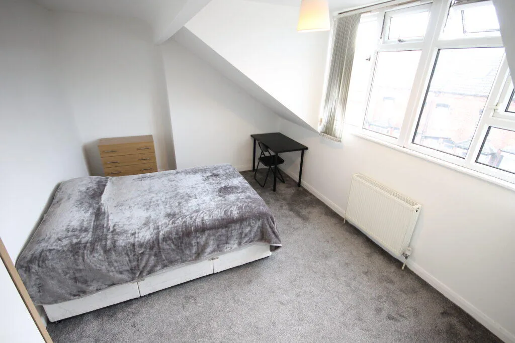 5 bedroom terraced house for rent