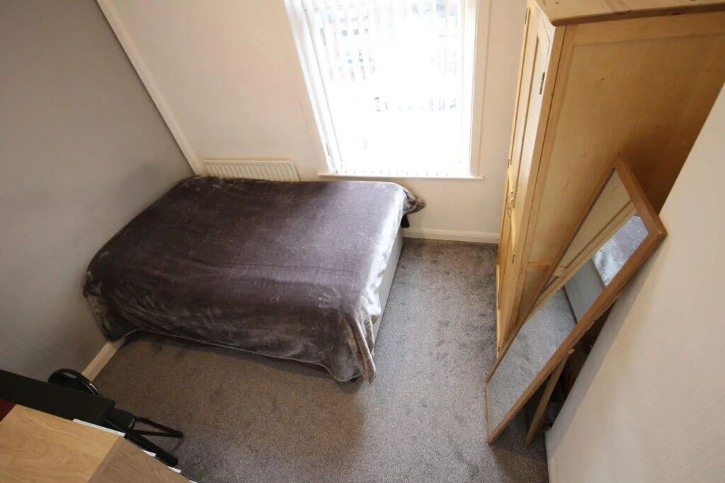 5 bedroom terraced house for rent