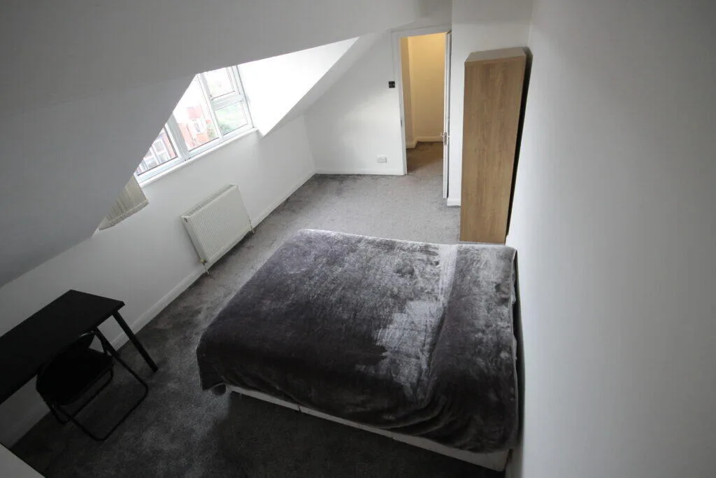 5 bedroom terraced house for rent