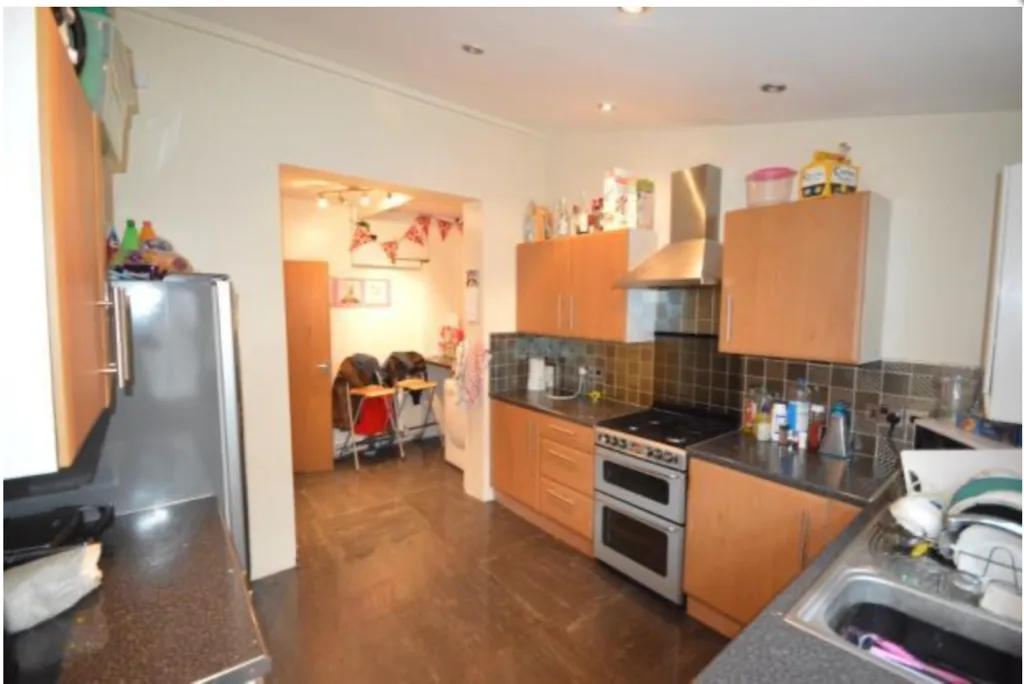 5 bedroom terraced house for rent