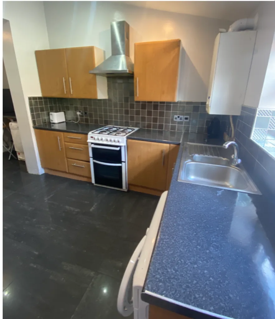 5 bedroom terraced house for rent
