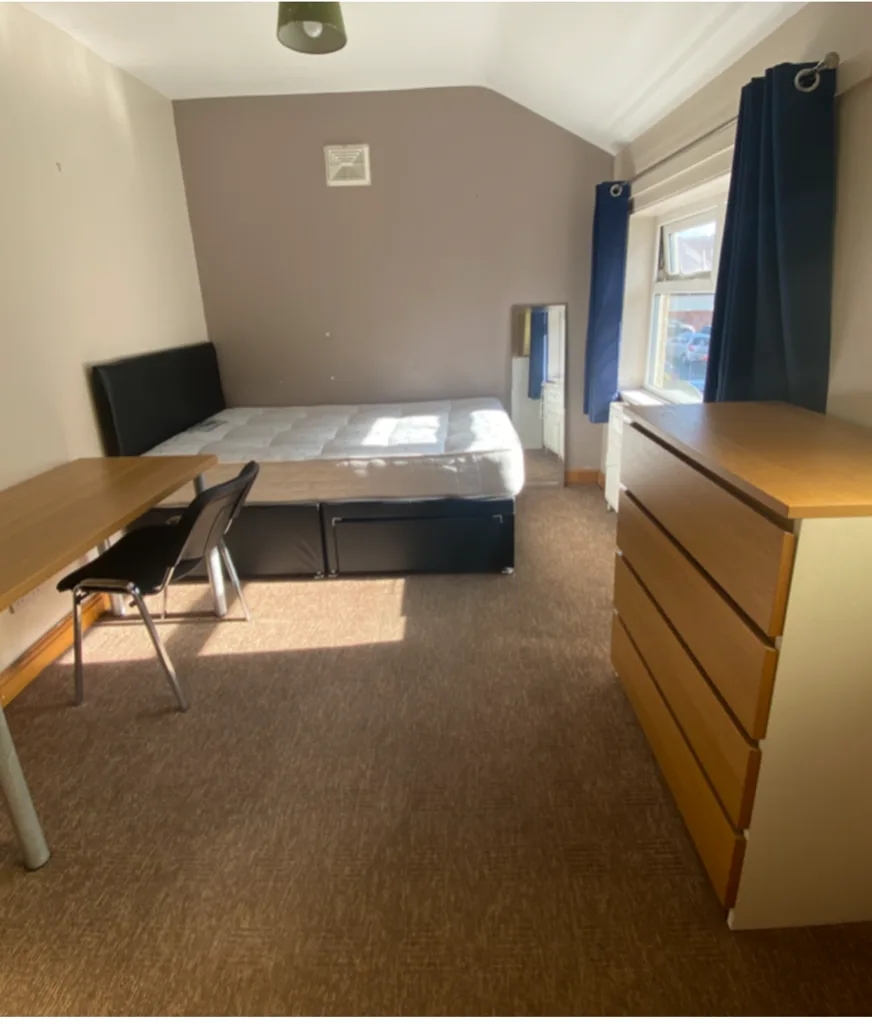 5 bedroom terraced house for rent