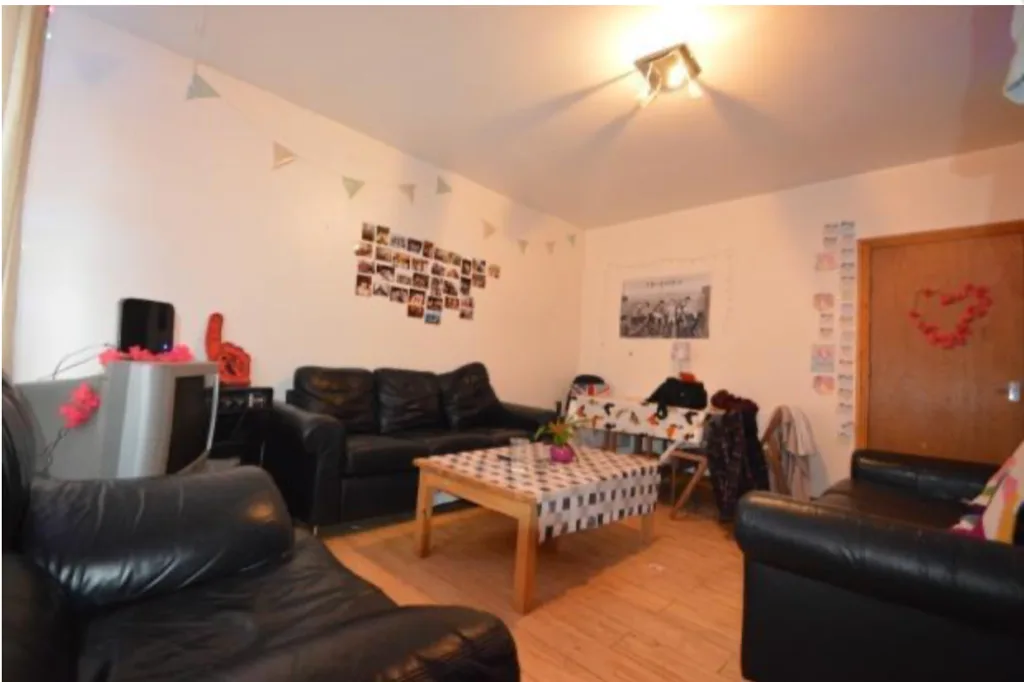 5 bedroom terraced house for rent