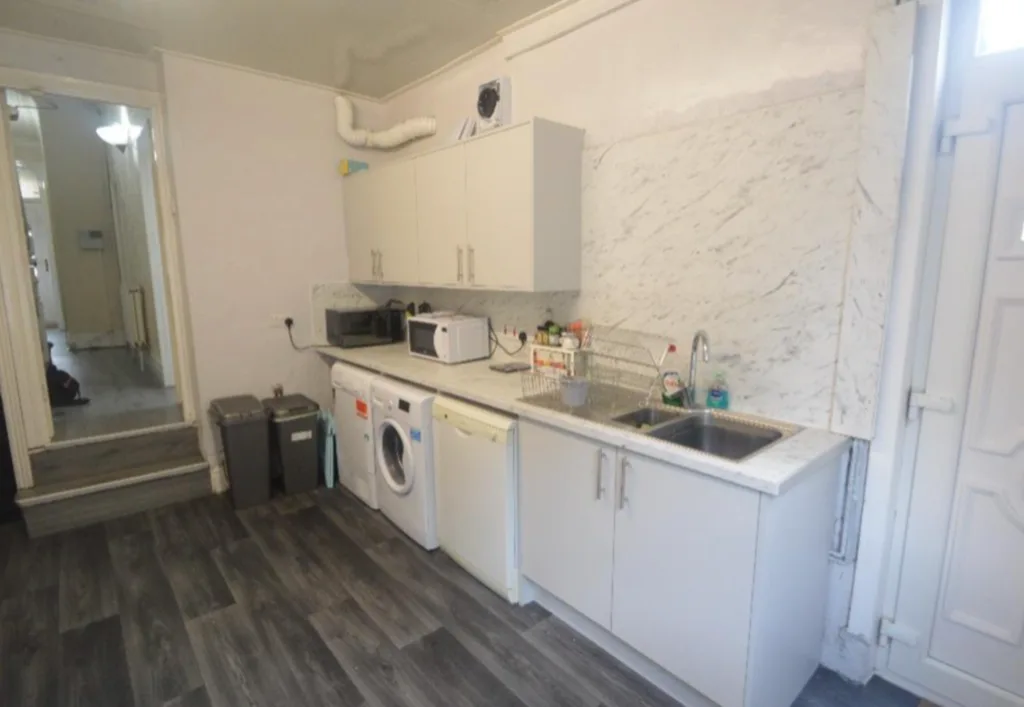5 bedroom house for rent